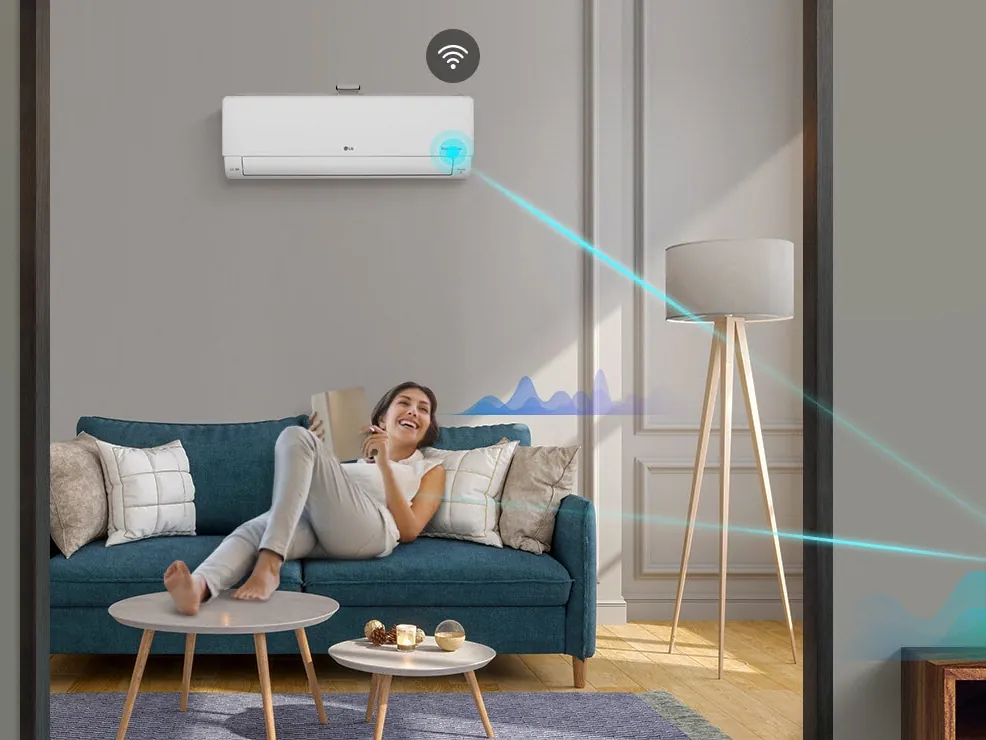 LG Dualcool Deluxe-airco in een woonkamer, bediend met een smartspeaker