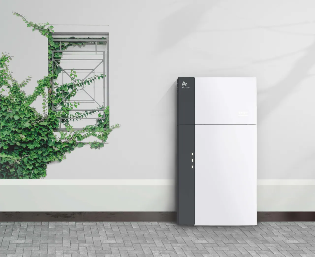 AlphaESS SMILE-G3 thuisbatterij tegen de buitenmuur van een woning